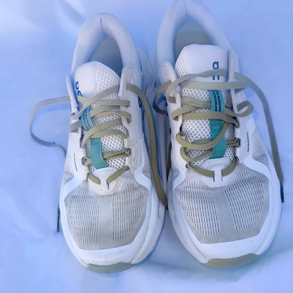 ON Cloudrunner 2 White Green Size 8.5 Women’s - Picture 3 of 6